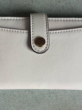 Lodis ivory smooth Leather Snap Wallet w card /id holder NWOT